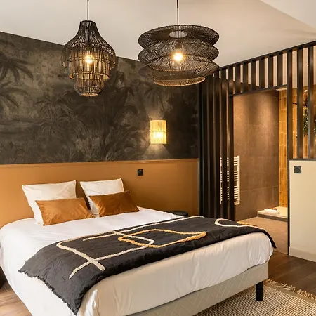 Host Mayfair *